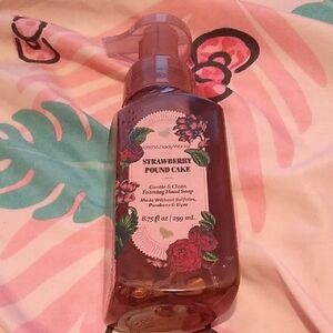 Bath & Body Works Strawberry Pound Cake Hand Soap - Pink & Red